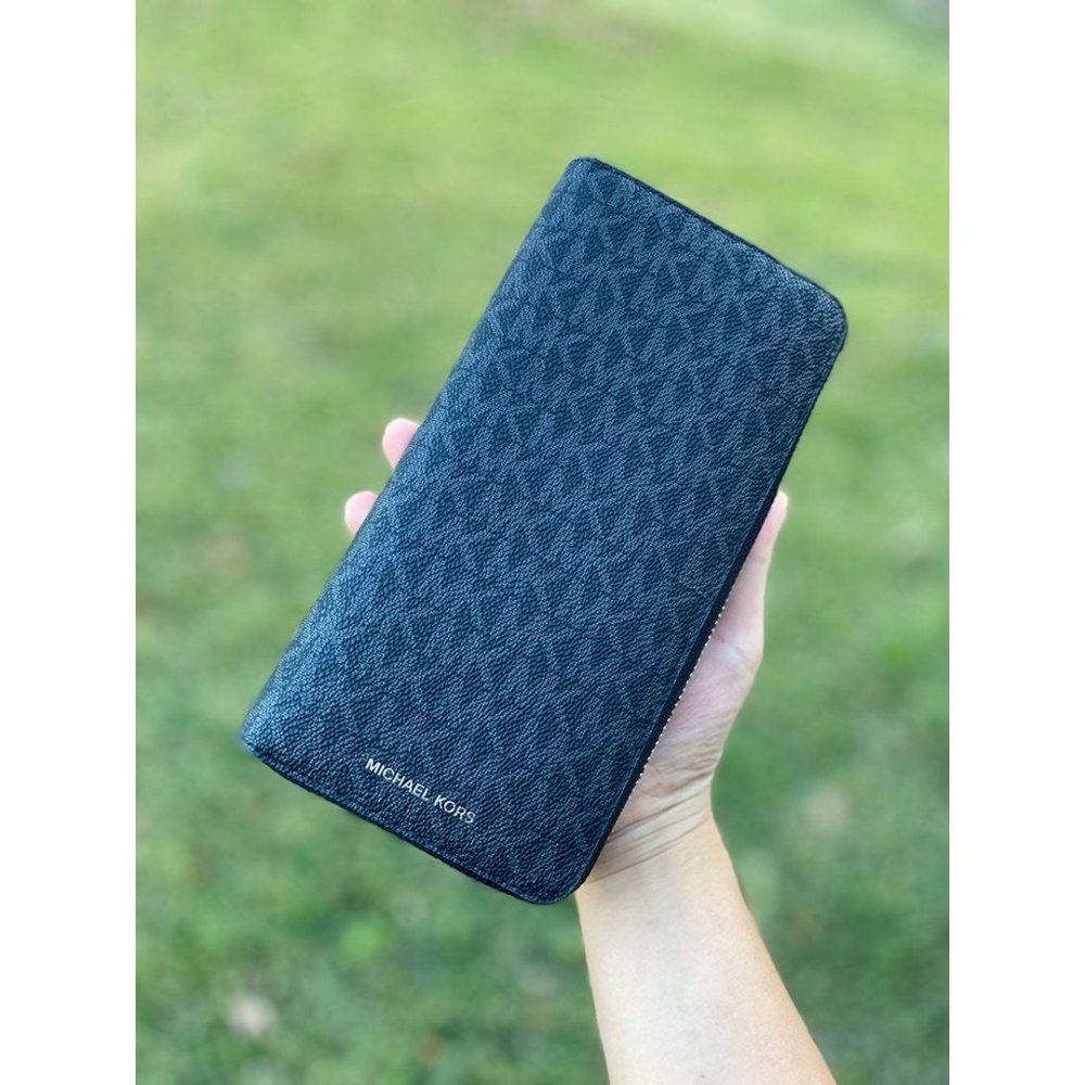 Michael Kors Cooper Logo Zip Around Wall